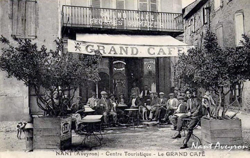 Grand café Georges Dumazer Nant Aveyron